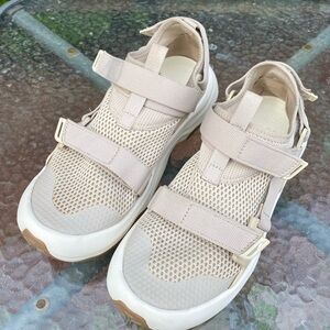 Teva Shoes Womens Size 8.5 Outflow Universal Water Hybrid Hiking cream beige